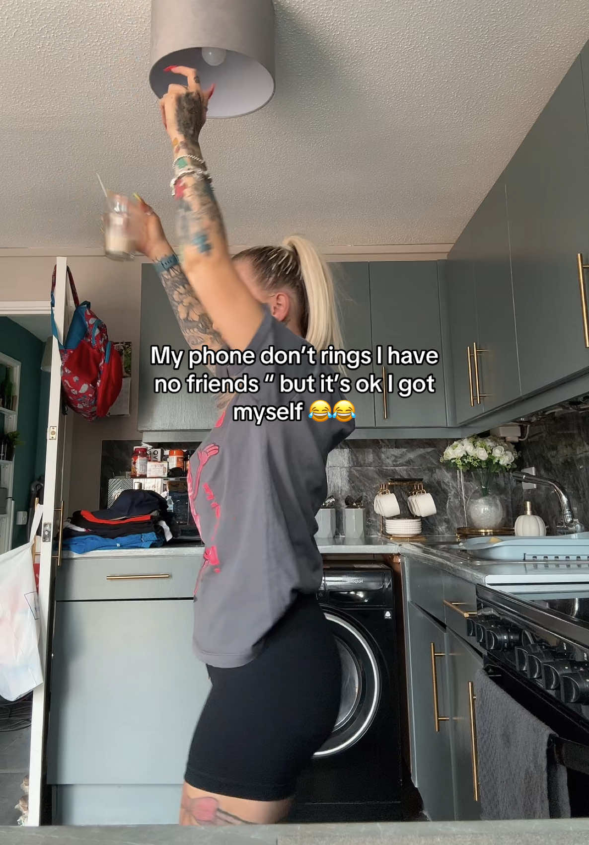 @Officialkelly_blonde