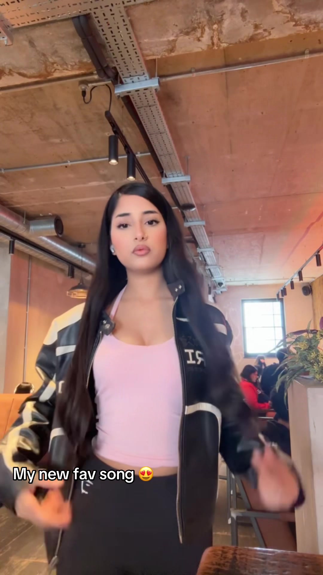 @anuxo_