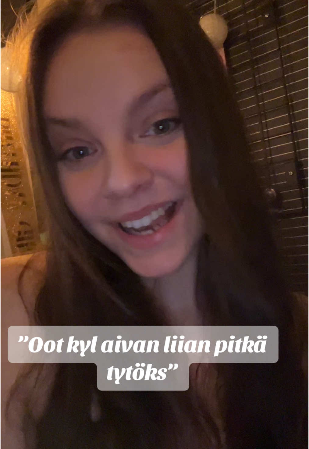 @Hymytyttö