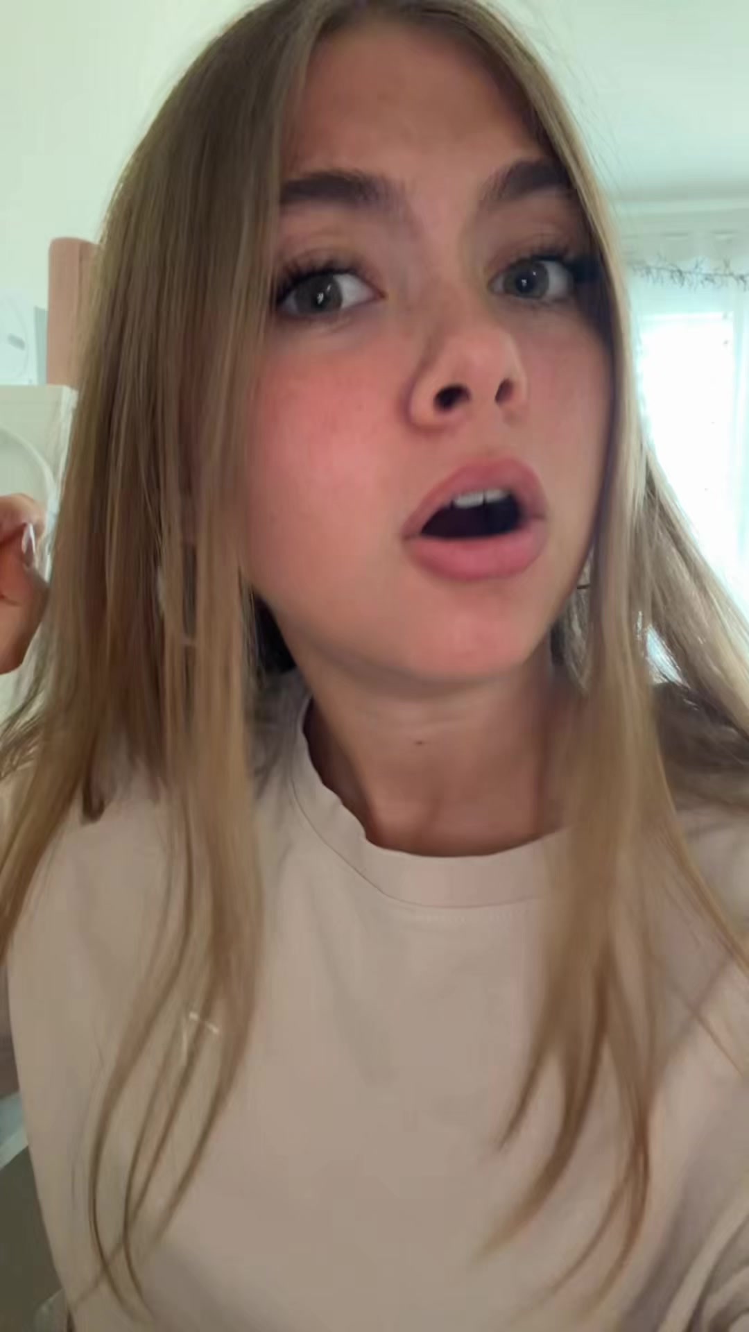 @Elena_<3
