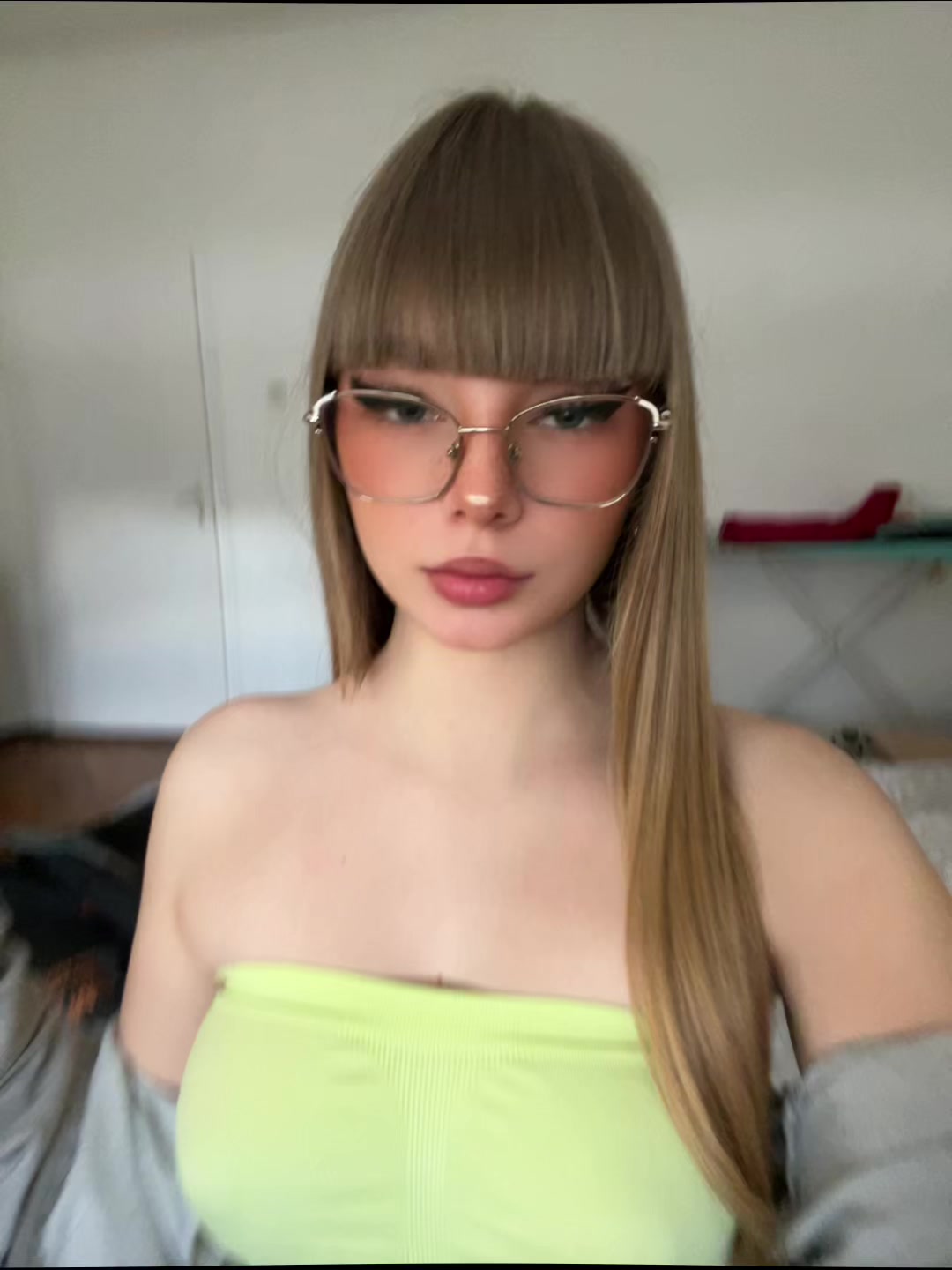 @comi