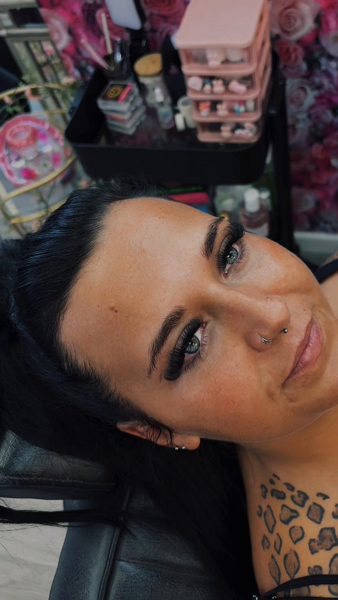 @Lashes by Robyn 🖤