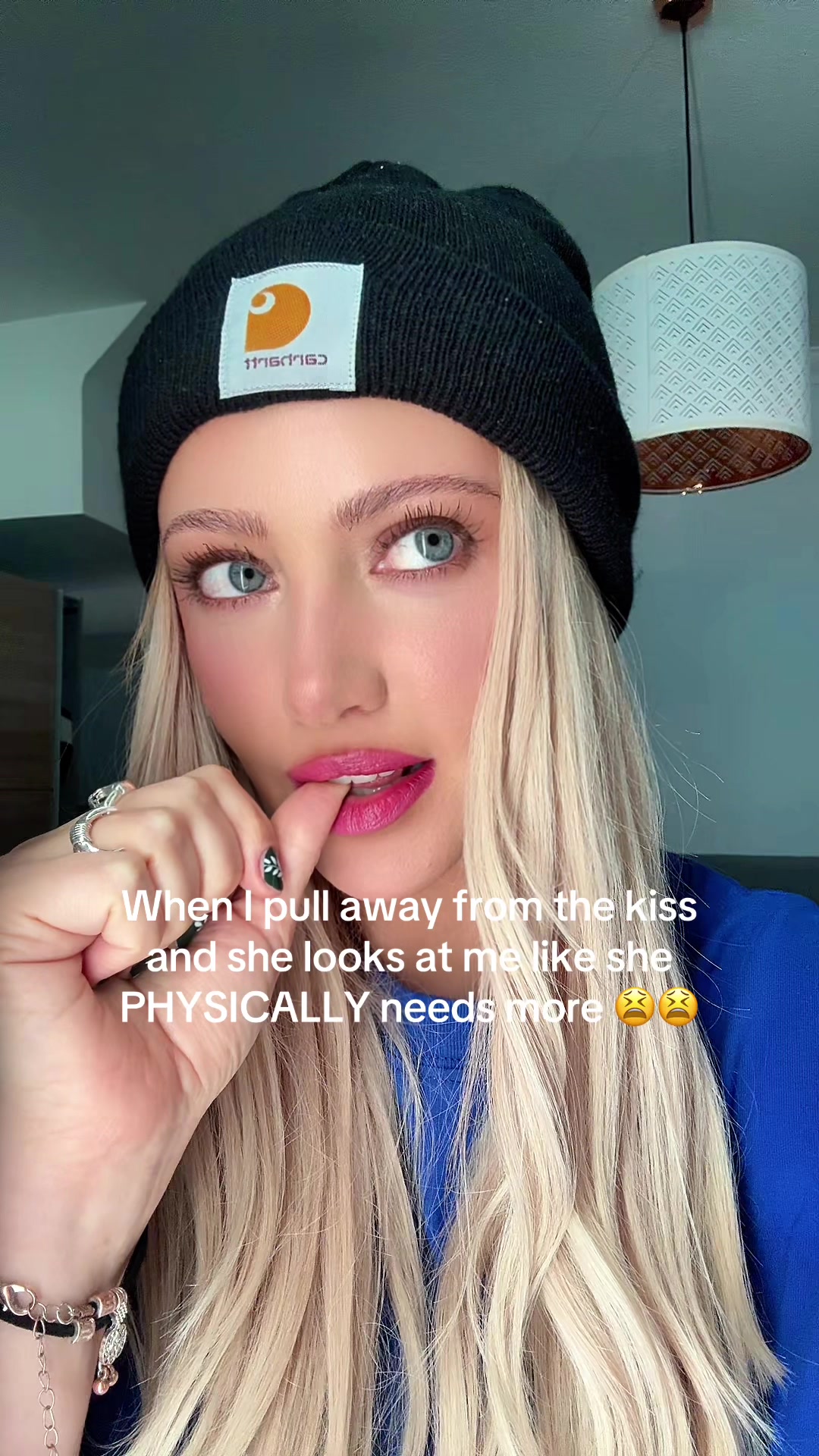 @Lisa J Evans sapphic author ⚢