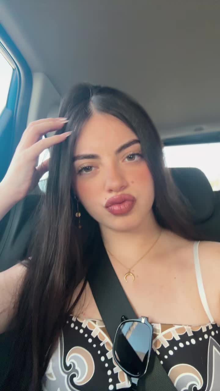 @danielaarosteguii