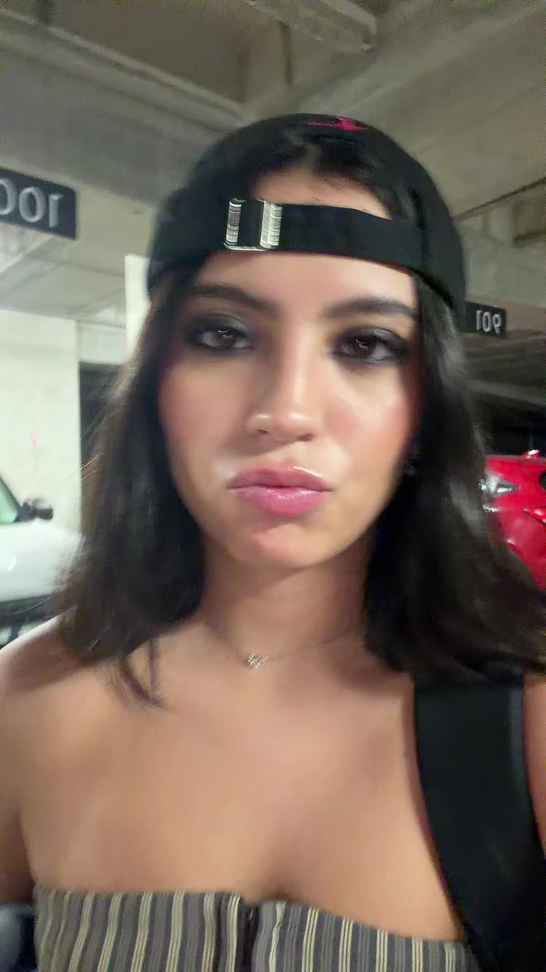 @loveehotmoms_