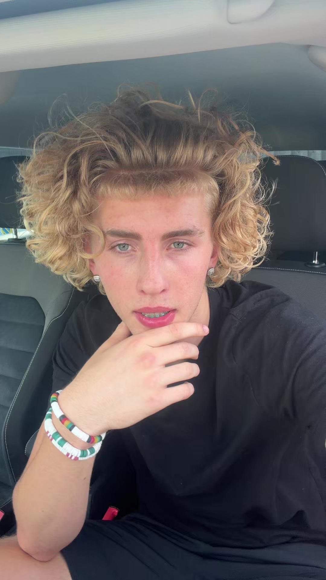 @whiteboi👨🏼🦱