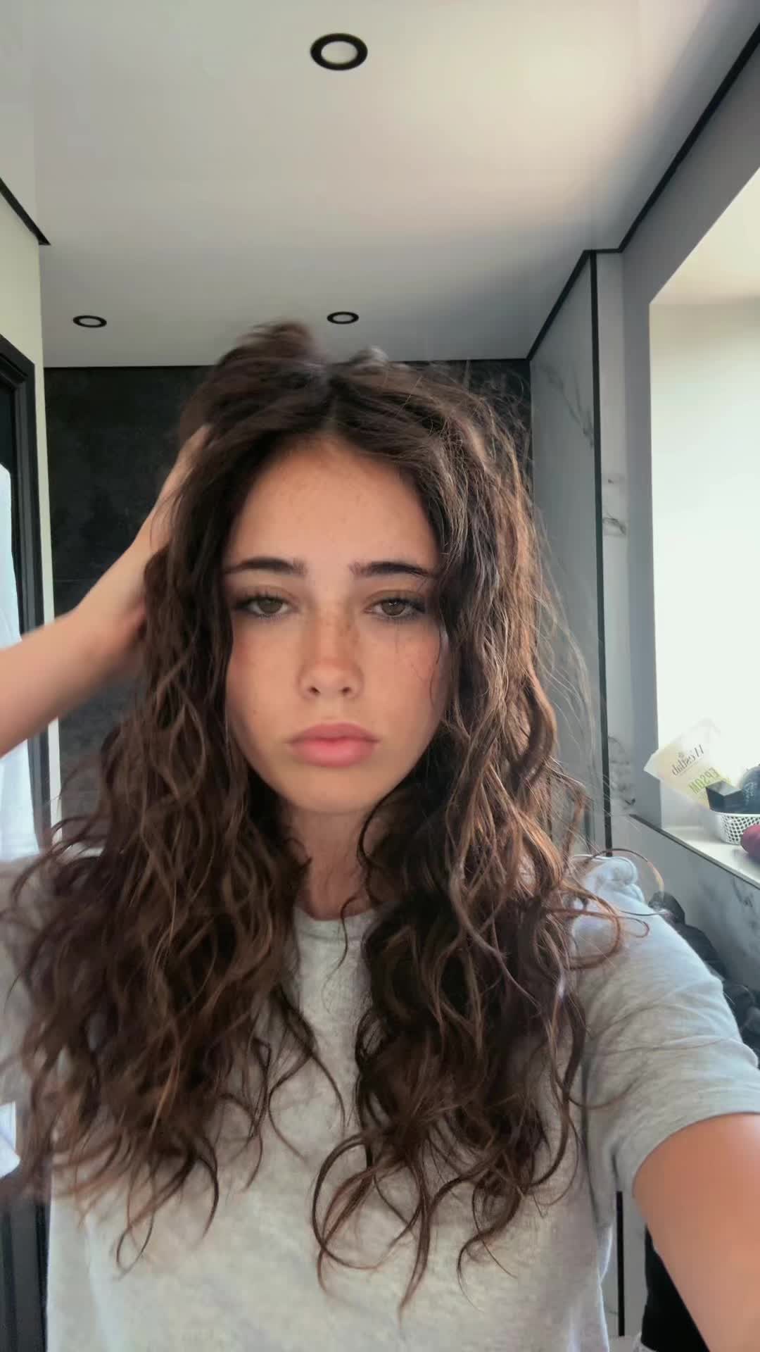 @lolafayee