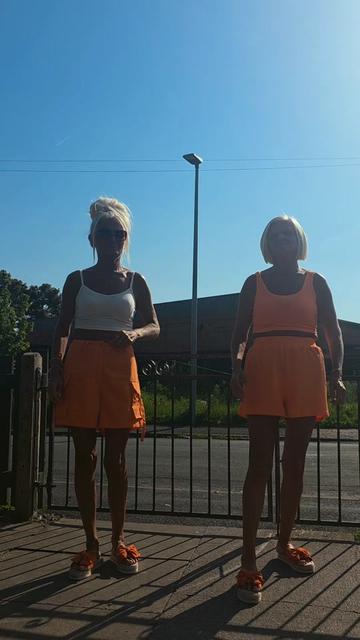 @Cheeky twins