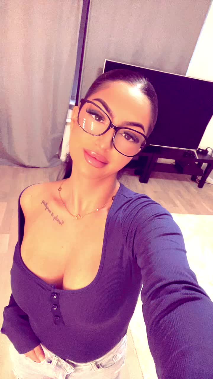 @Lara A
