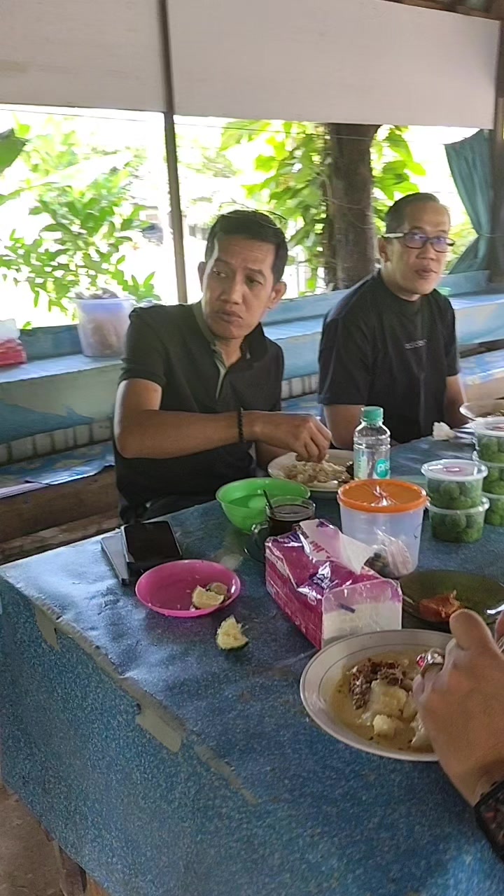 @warung katupat acil ella