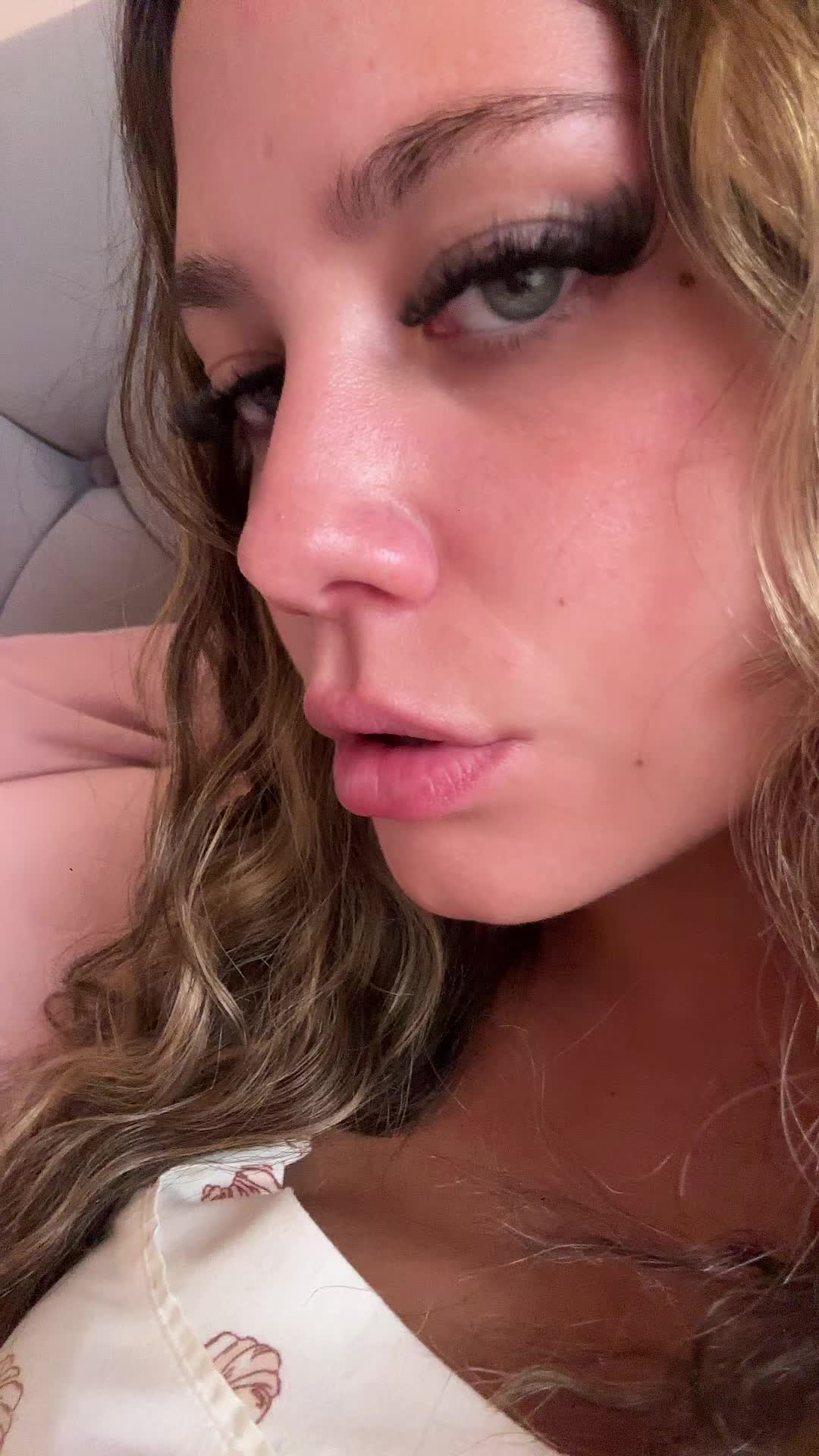 @naomibr0wn