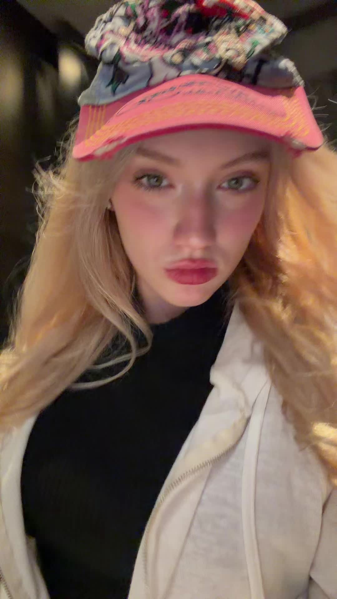 @MarisaLeona_