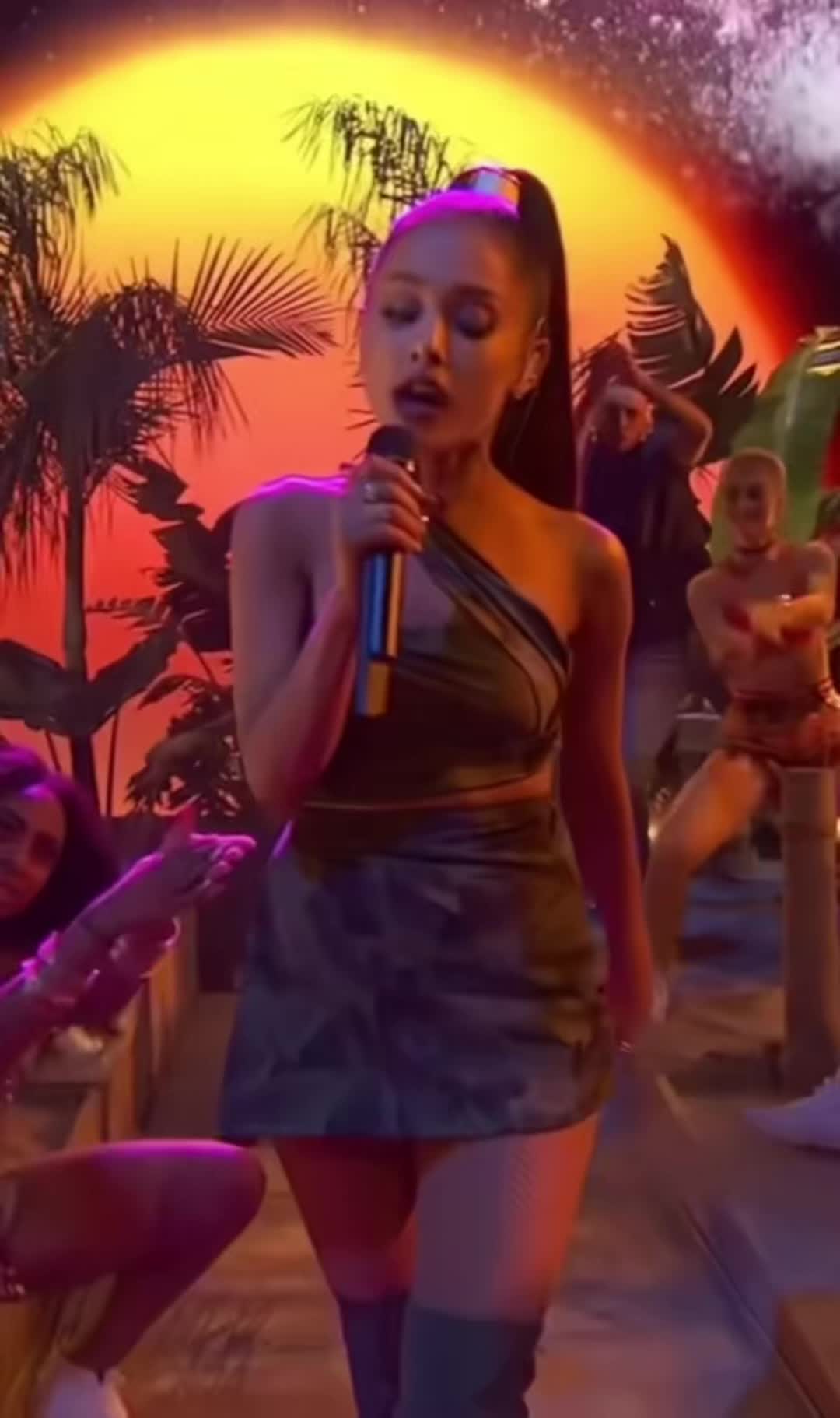 @arianagrandexrem
