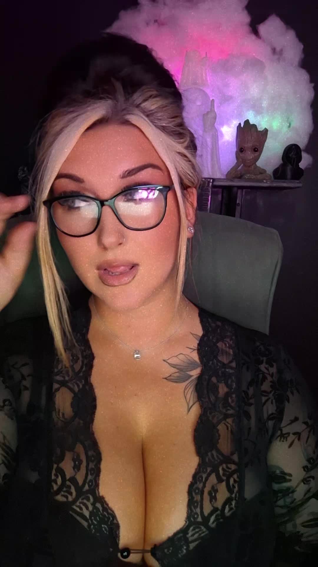 @DamItChan🧁