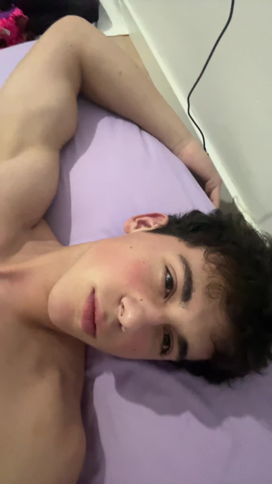 @🦦