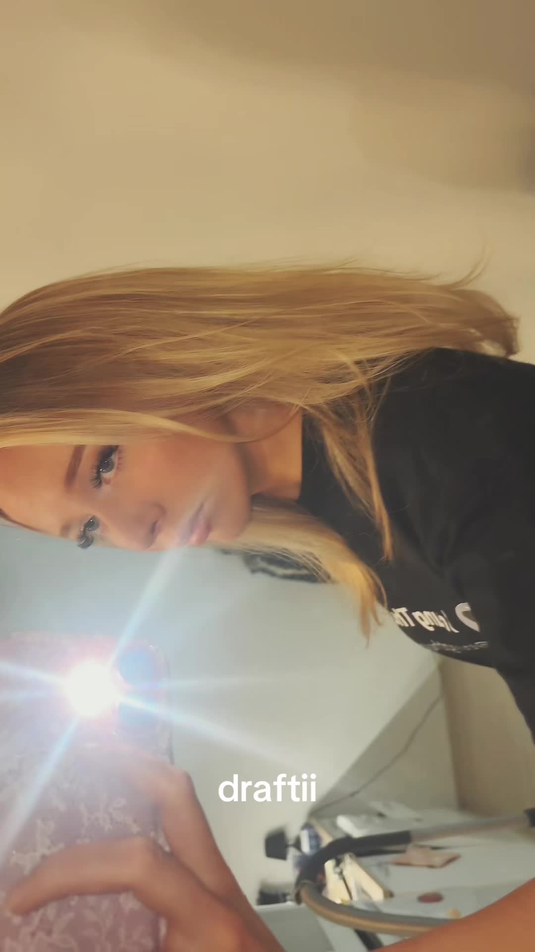 @Mona🪽