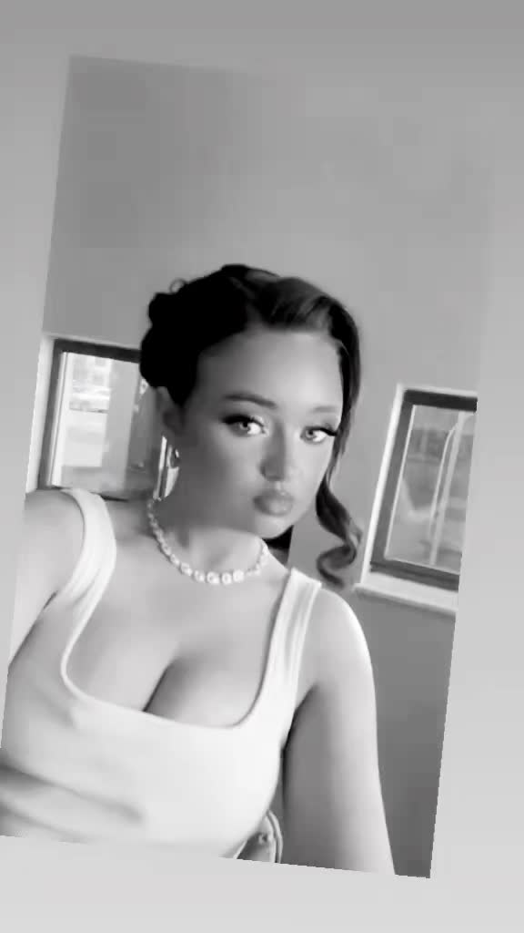 @Leighahussey1