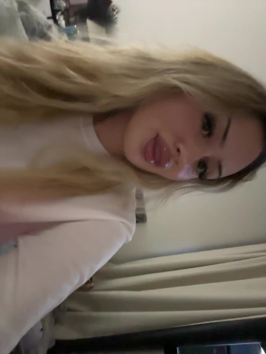 @ℰ