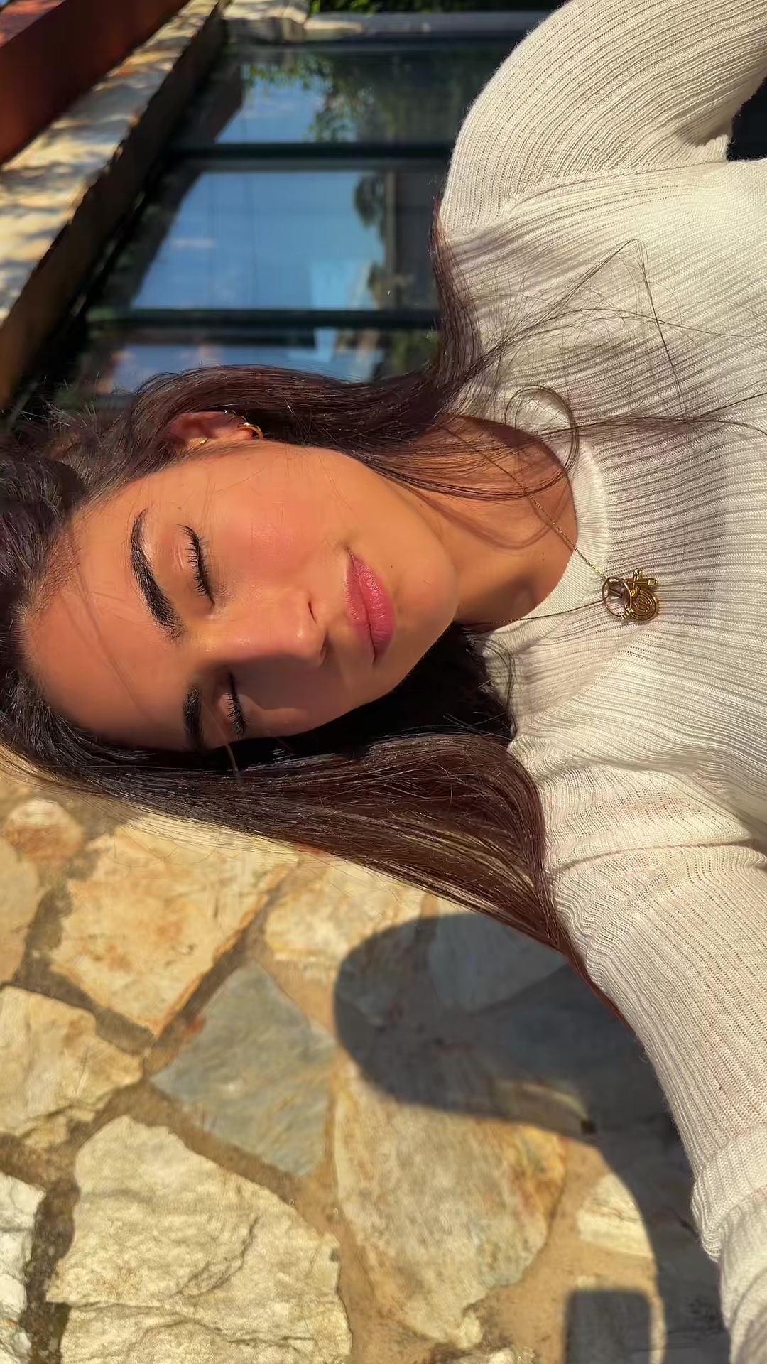 @Carlota White
