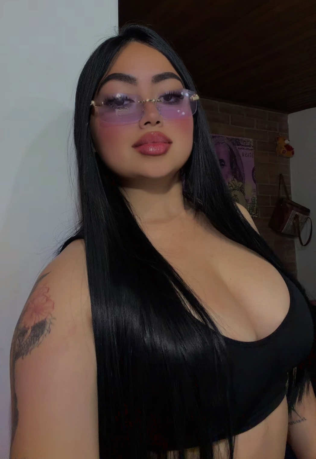 @VALENTINA♡.