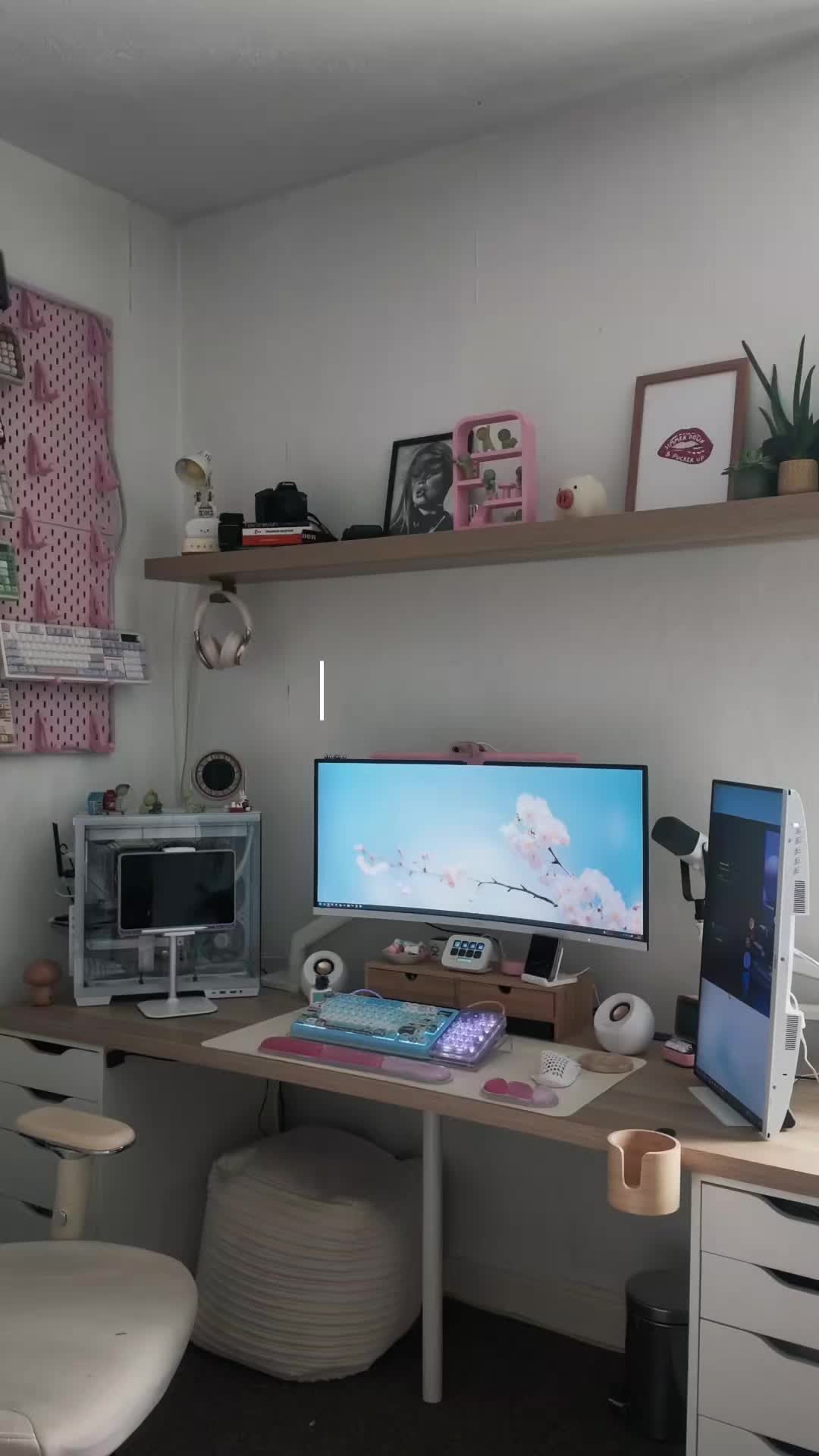 @Katie | WFH | Keebs | Cosy