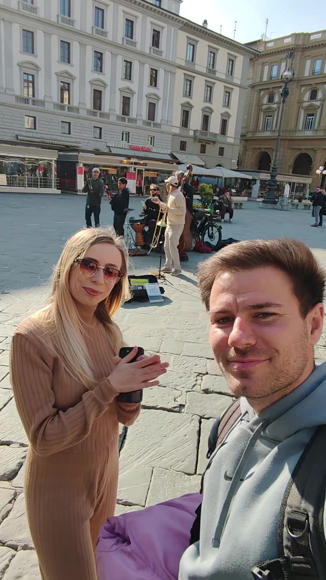 @Liviu Papaa