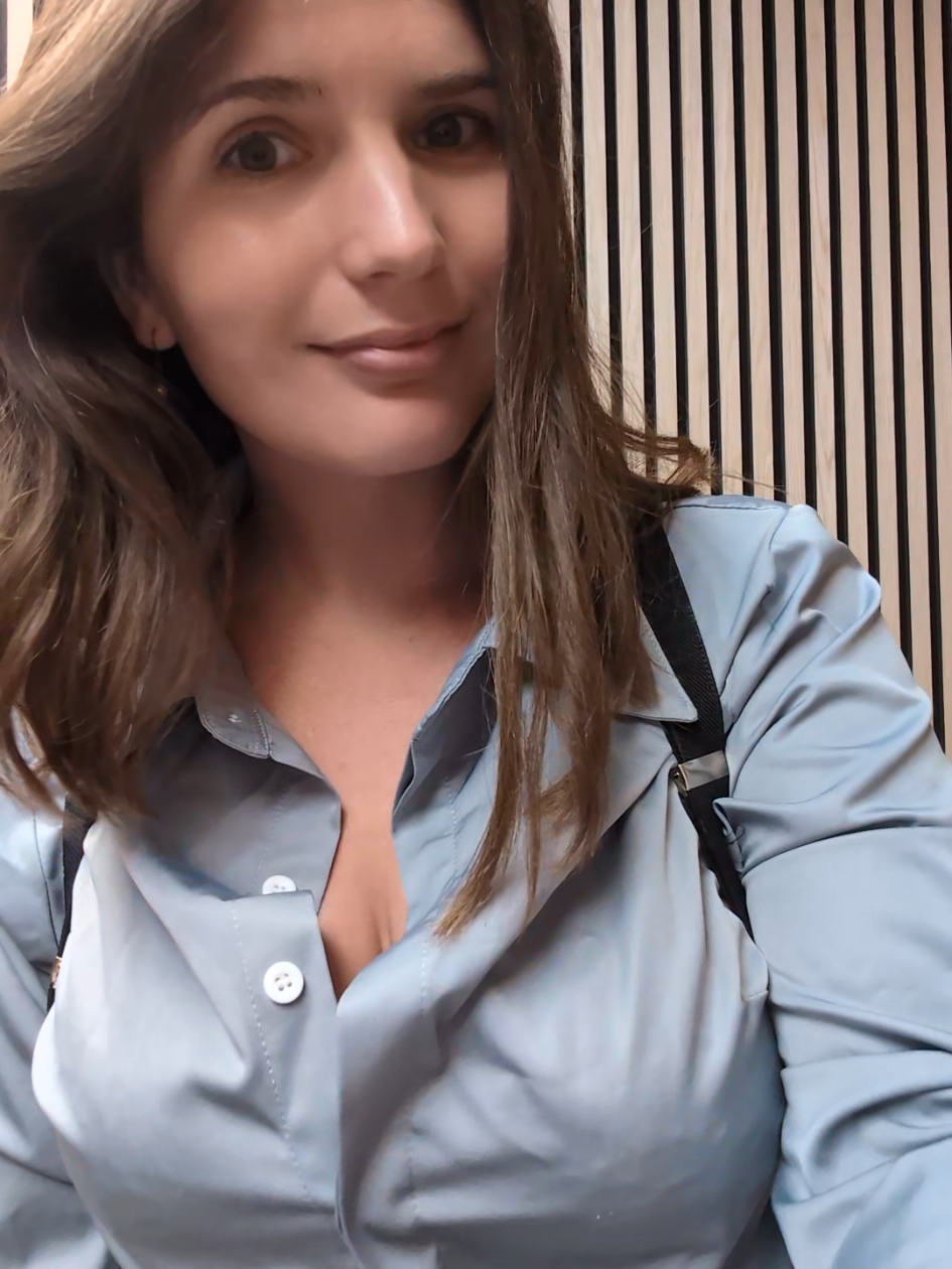@justme-elena