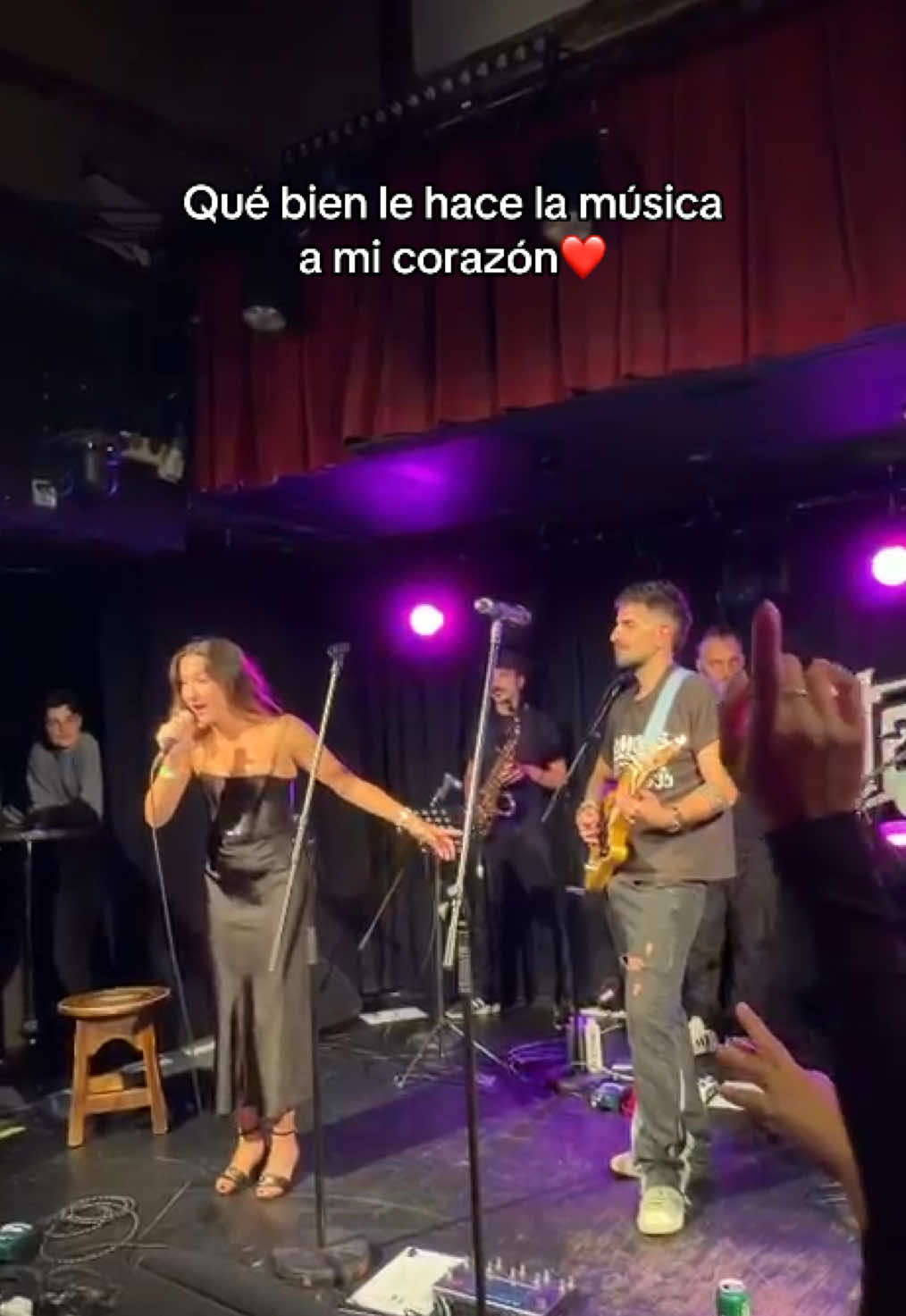 @laauraalos