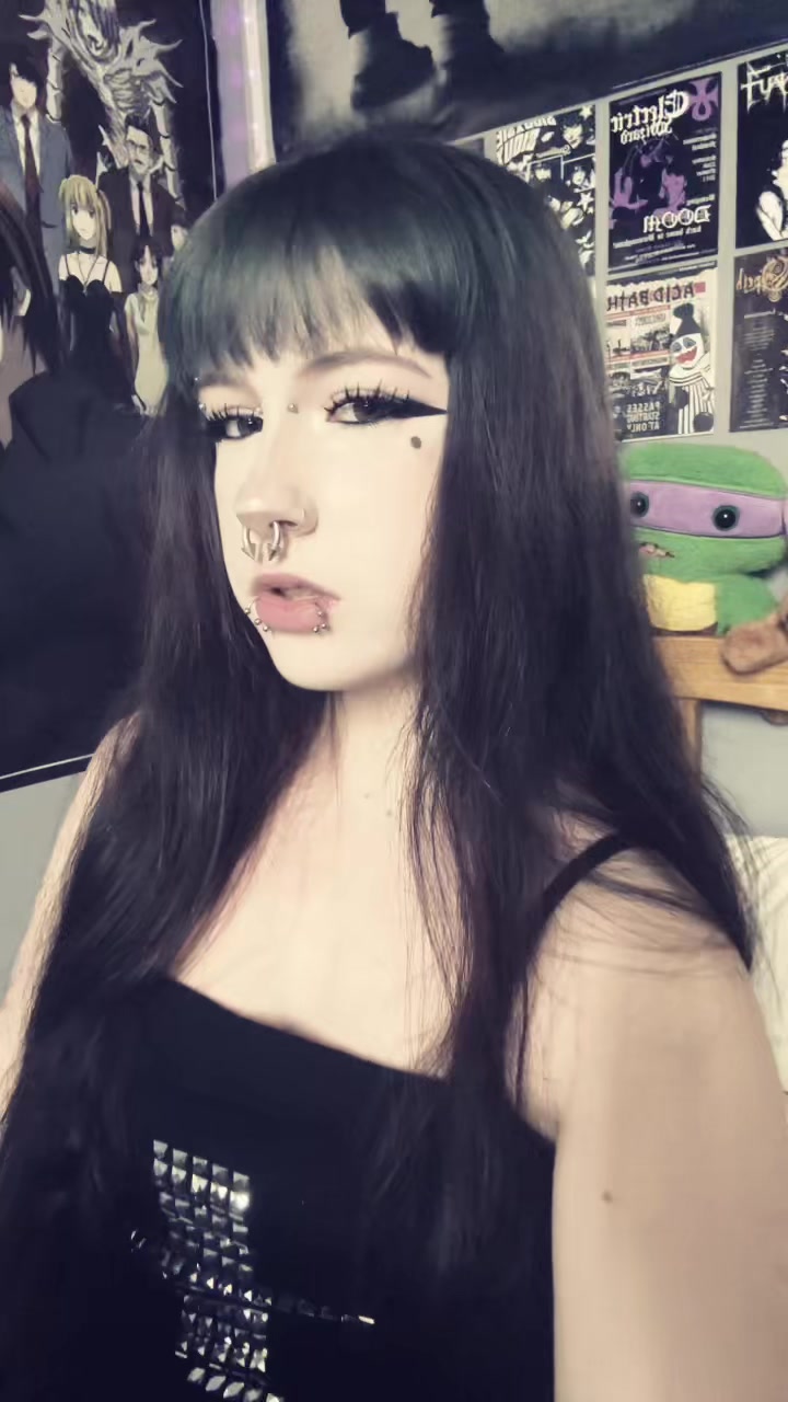 @Ellie🦇