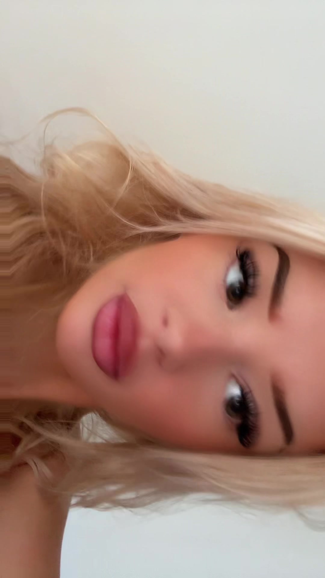 @Elliequigley