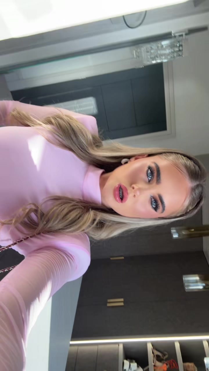 @𝓻𝓸𝓶𝓪 <3