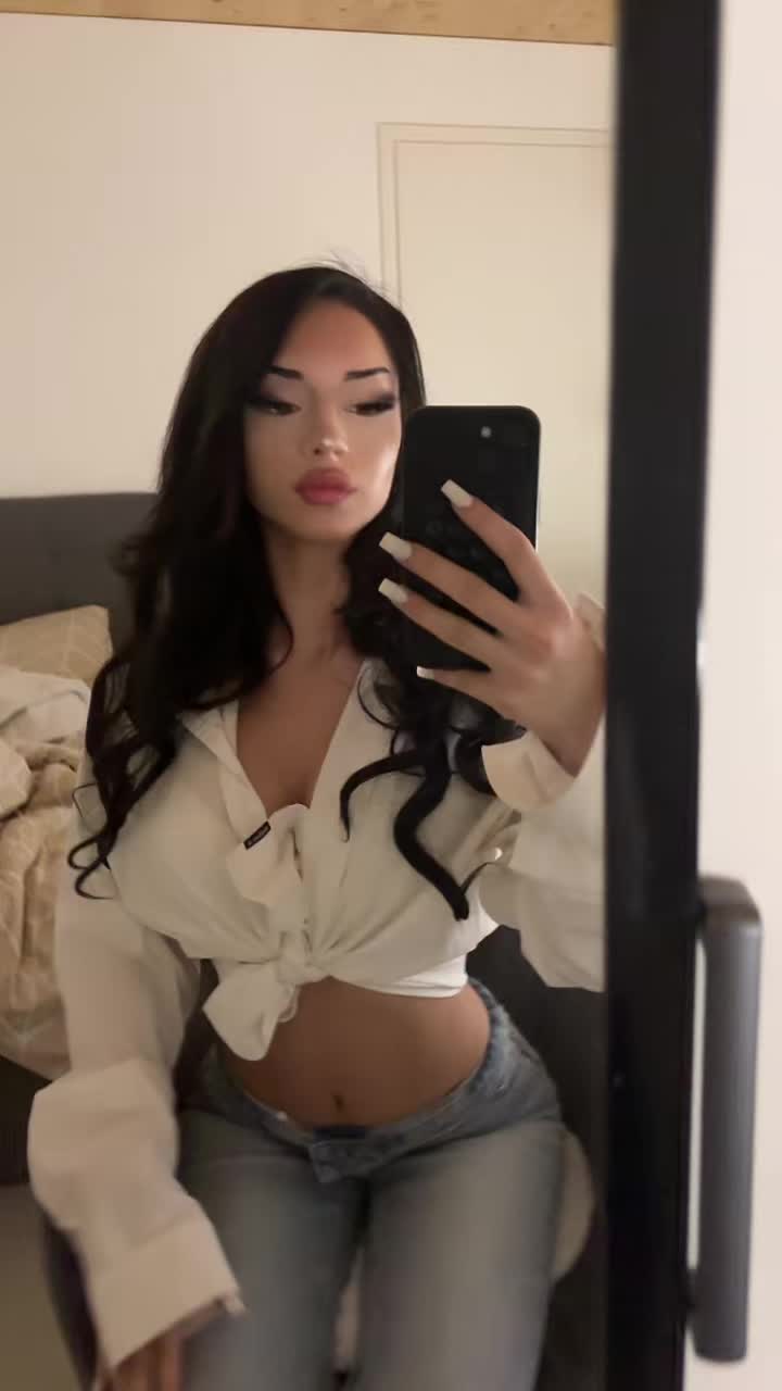 @𝑎𝑛𝑖𝑠𝑎