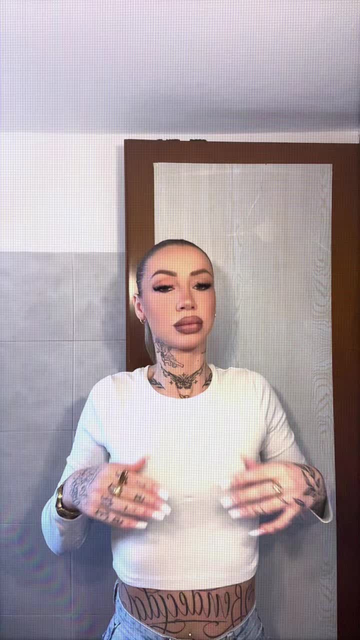 @BADBARBIE🩷