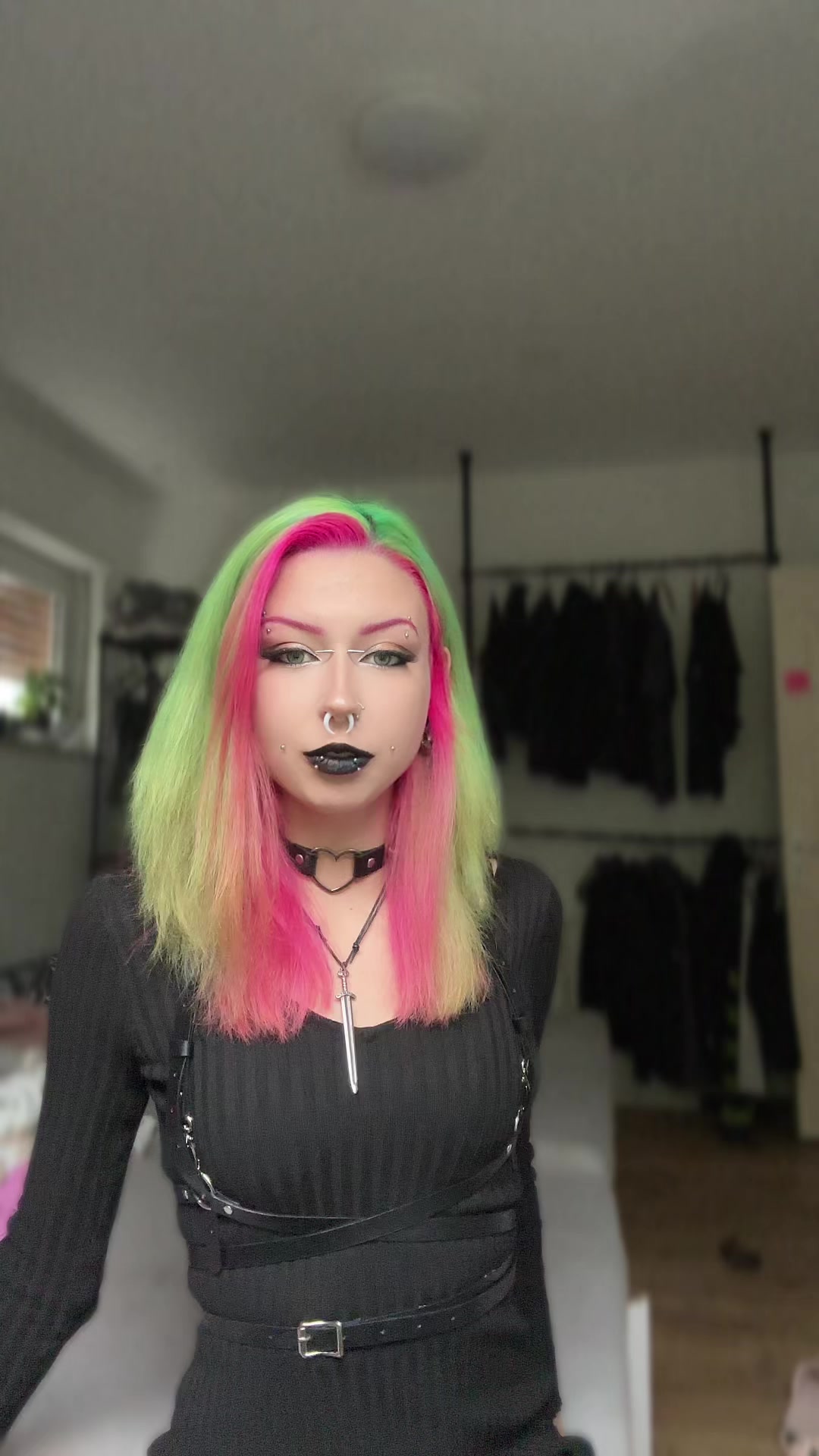 @shattered_gleam_666