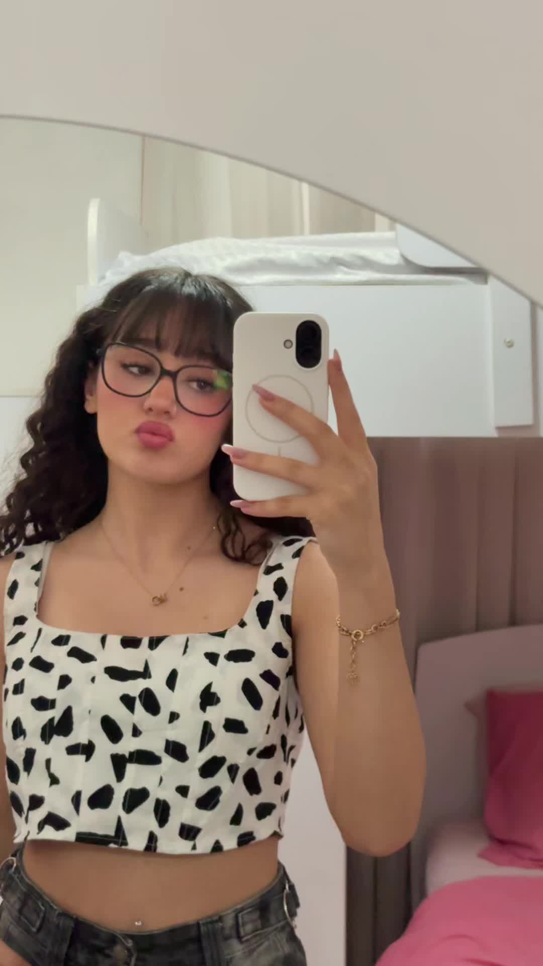 @iihelliyaa