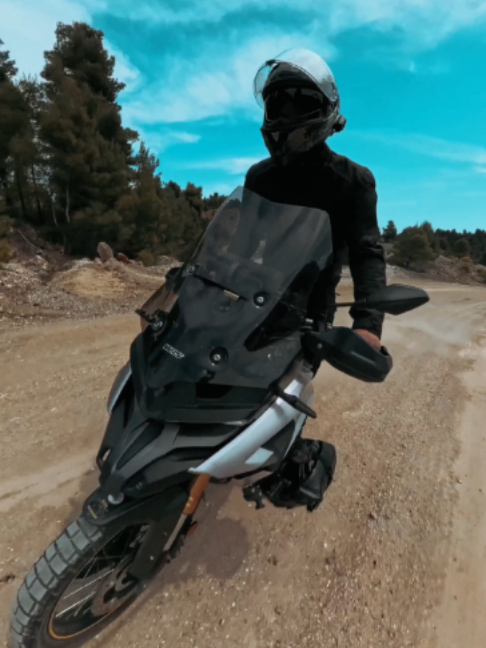 @explorerGRiders