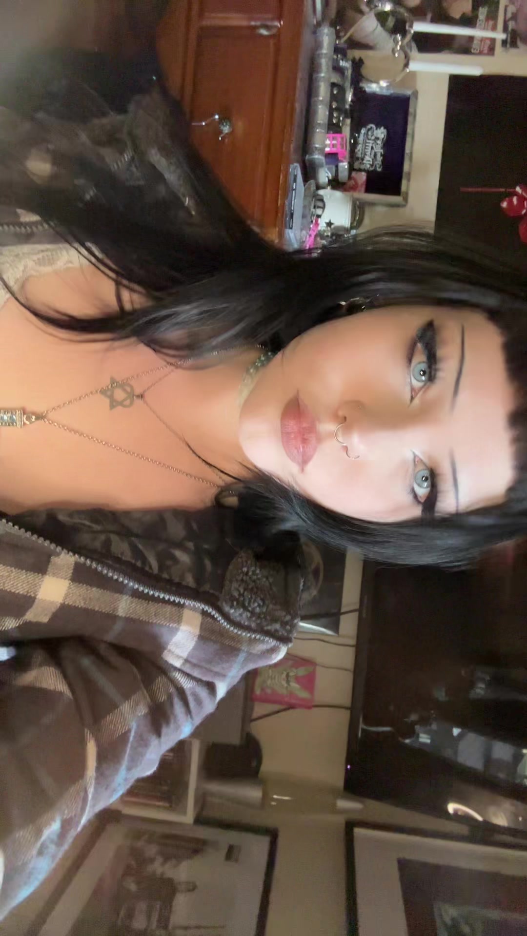 @Emily🦇🖤