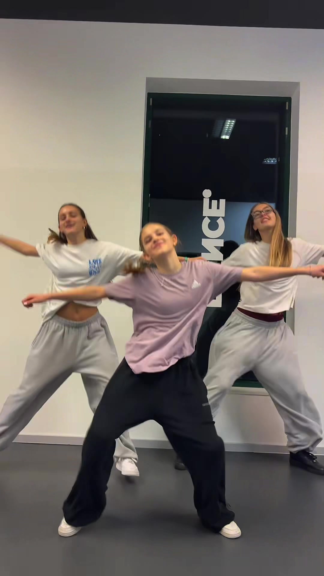 @M-dance.si