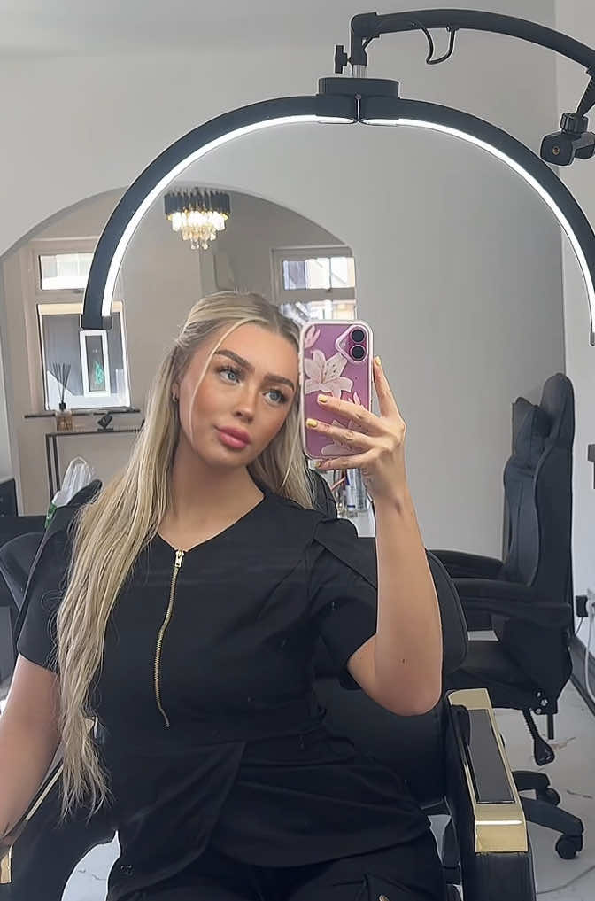 @𝒞𝑜𝓃𝓃𝒾𝑒-𝓁𝑜𝓊 🎀