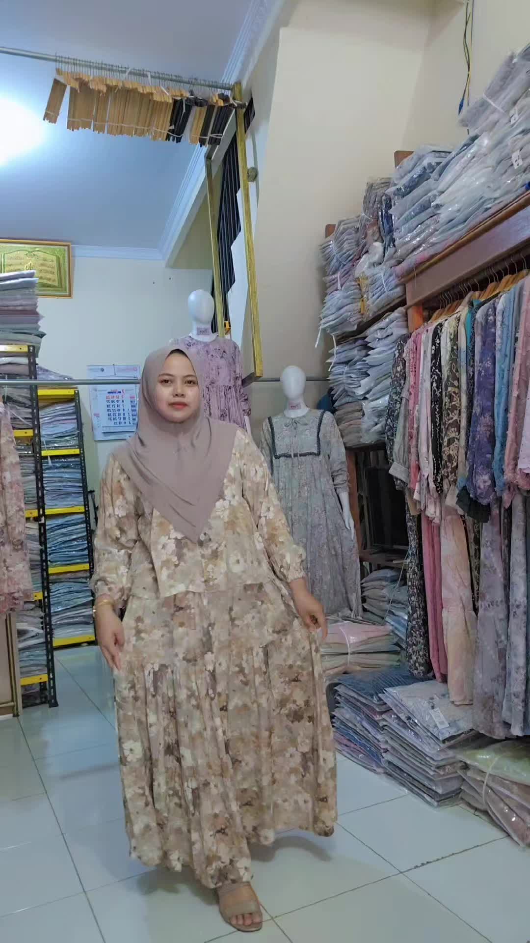 @Tiana store