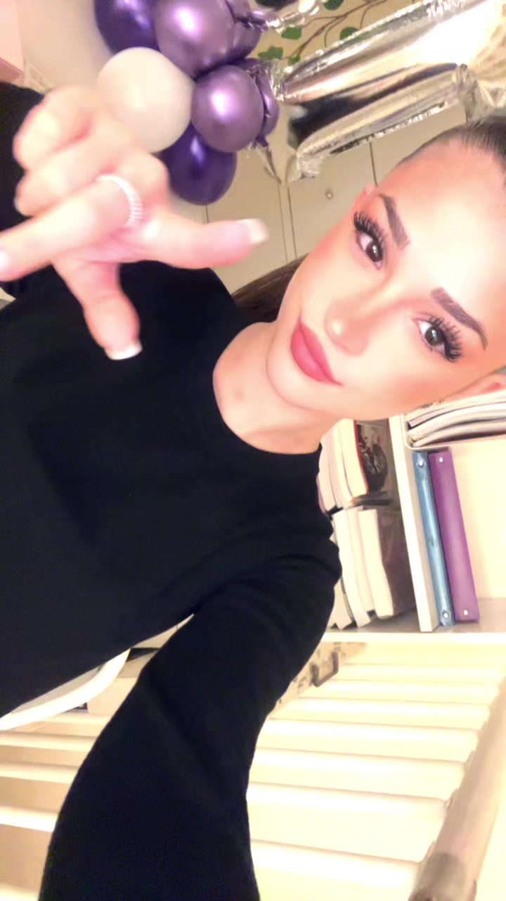 @👸🏻
