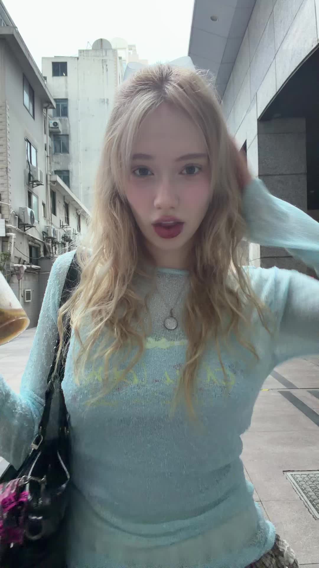 @MarisaLeona_