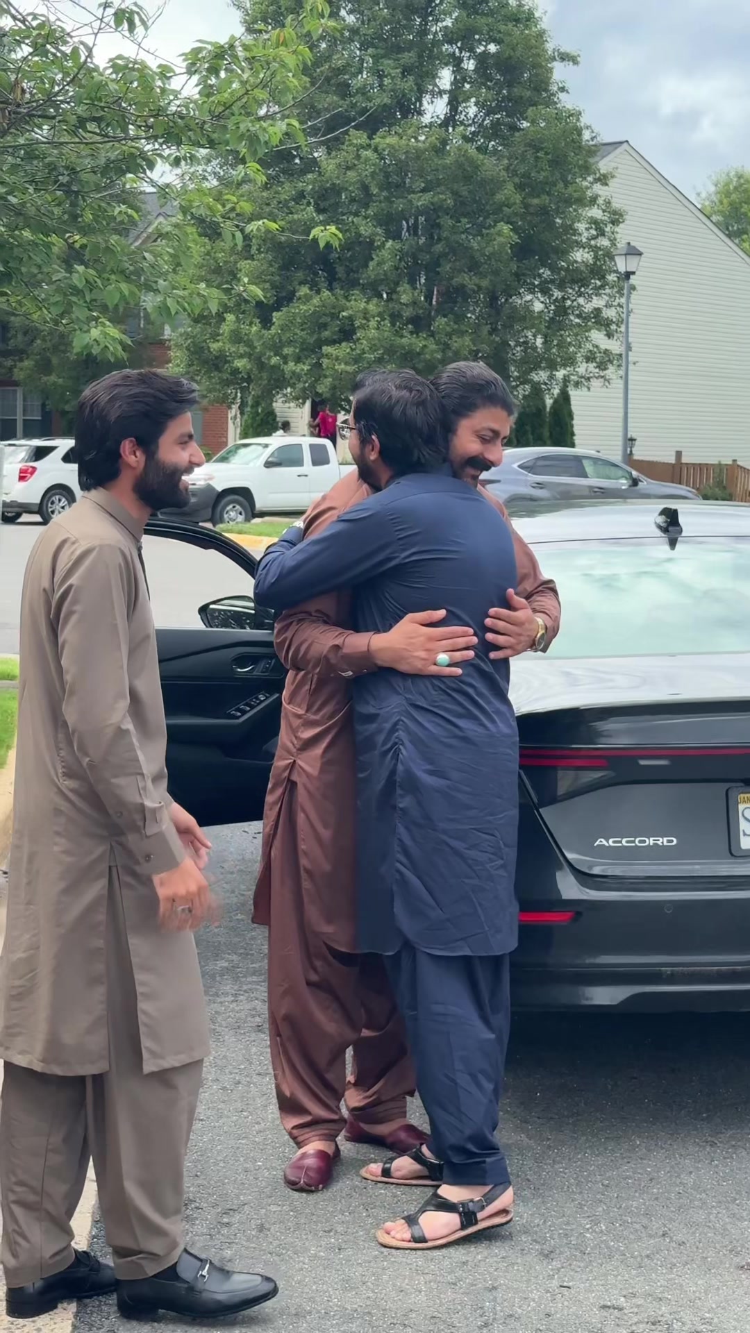 @Ali Malhi 10 🇺🇸🇵🇰