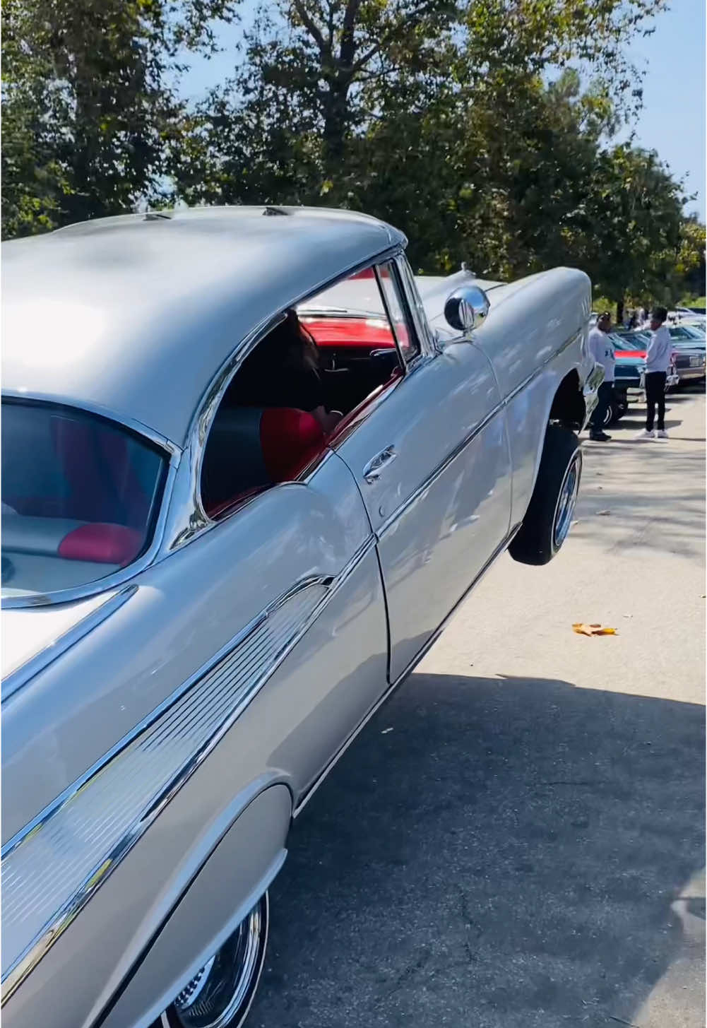 @Lowrider_Avenue