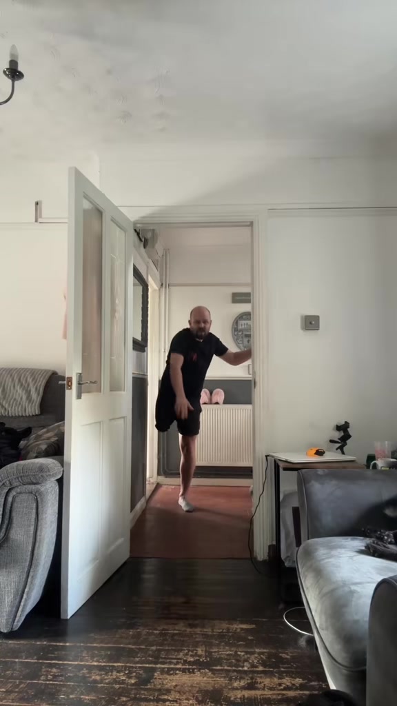 @1legdancer