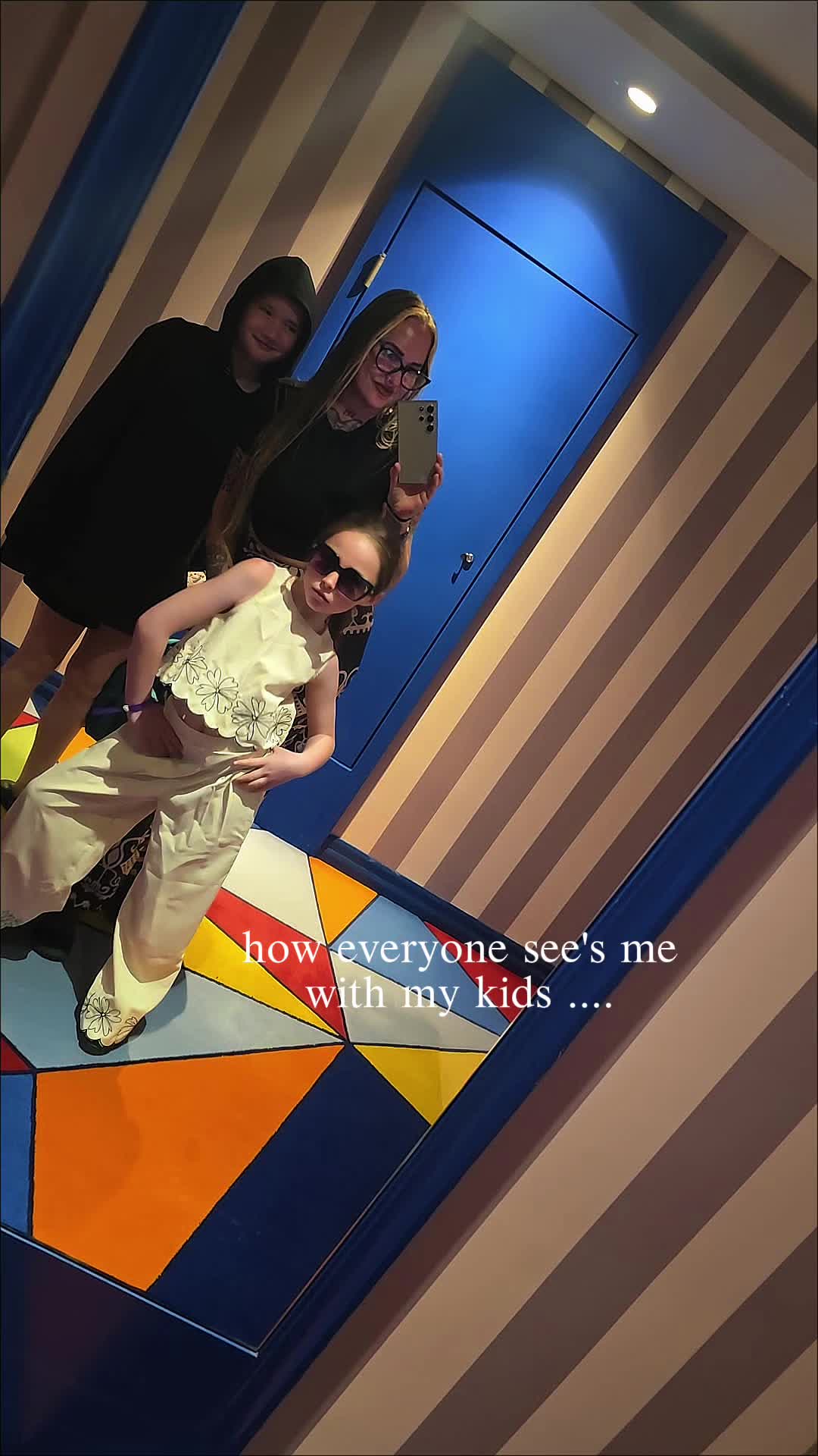 @⸸ 𝔈𝔪𝔬𝔔𝔲𝔢𝔢𝔫 ⸸