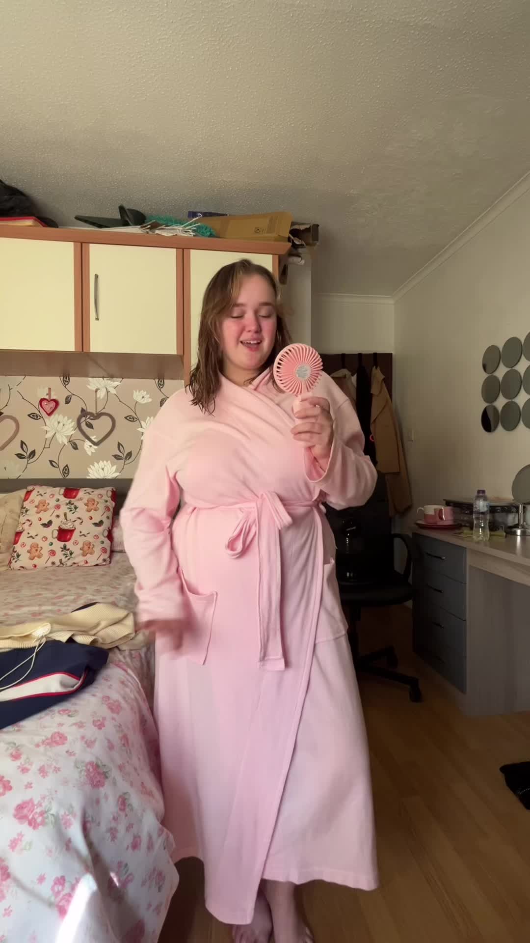 @chloe.holmes