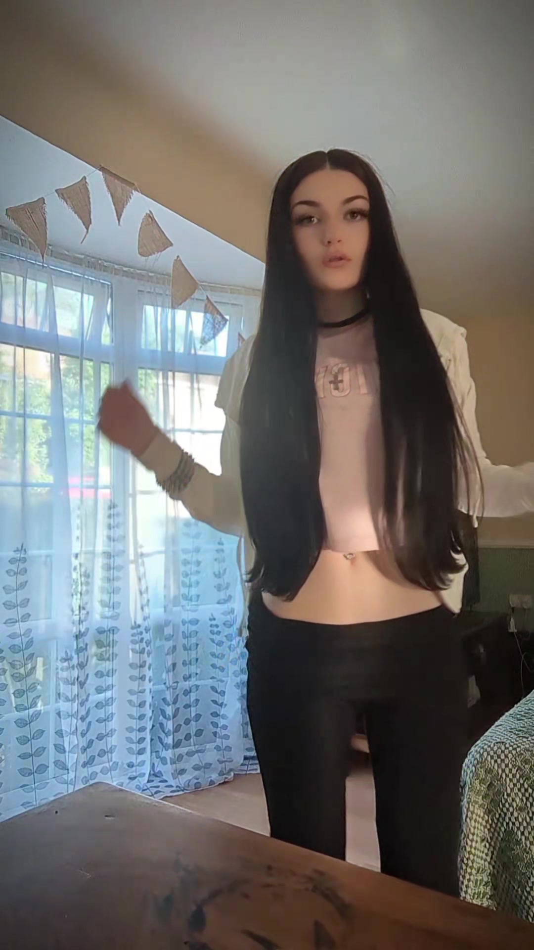 @𝖊𝖑𝖑𝖘