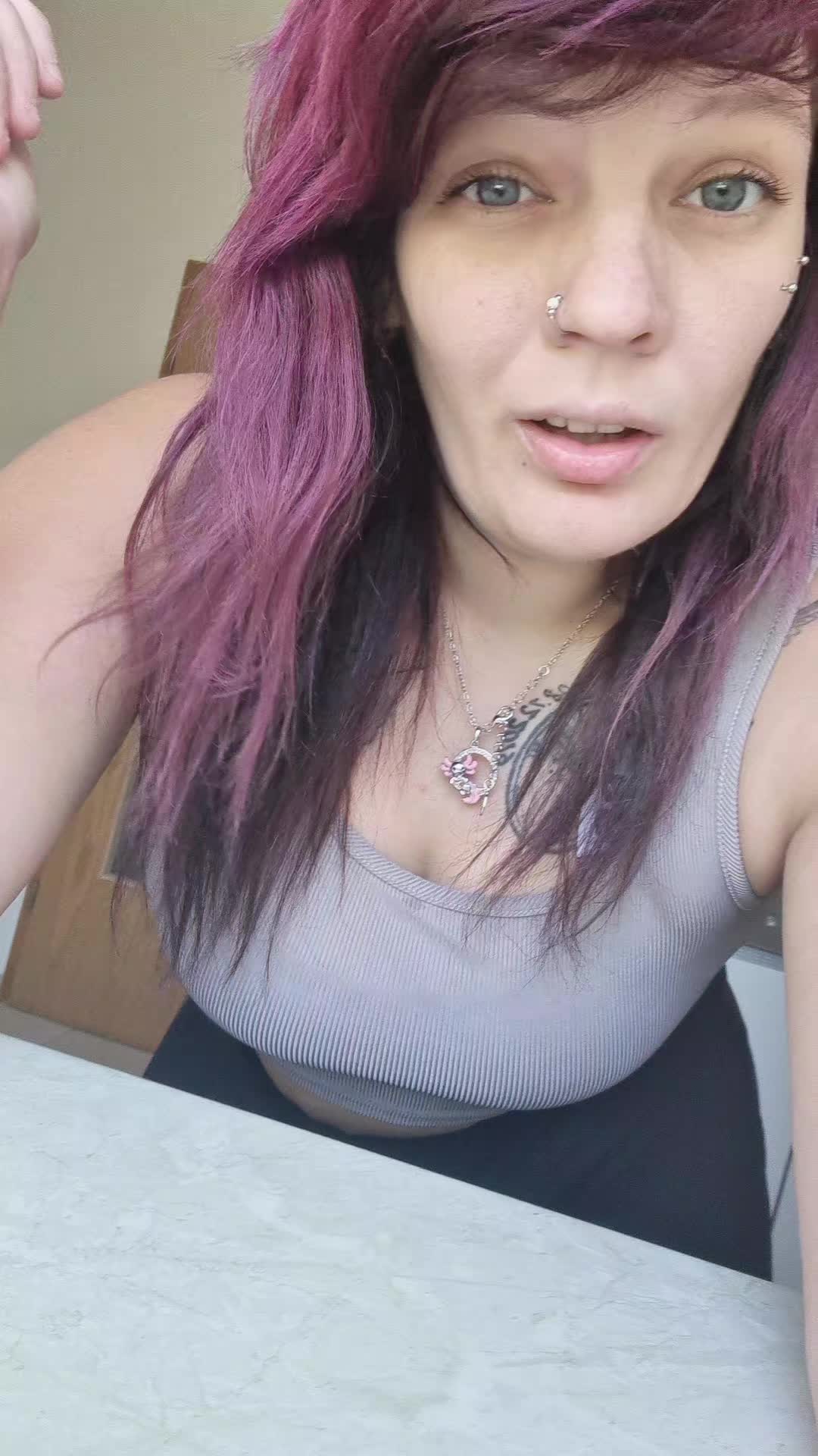 @🎀Verr&uuml;cktesWeib🎀
