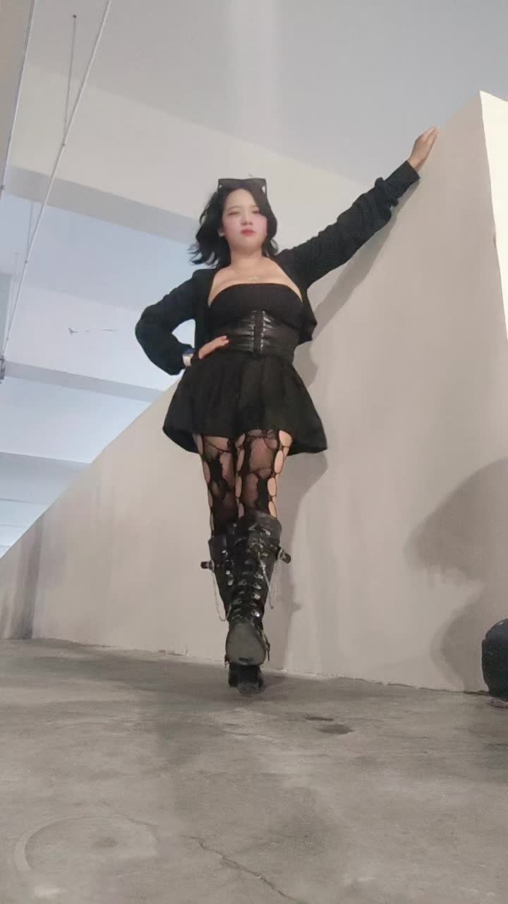 @Tinacchi 🍊🧡🖤